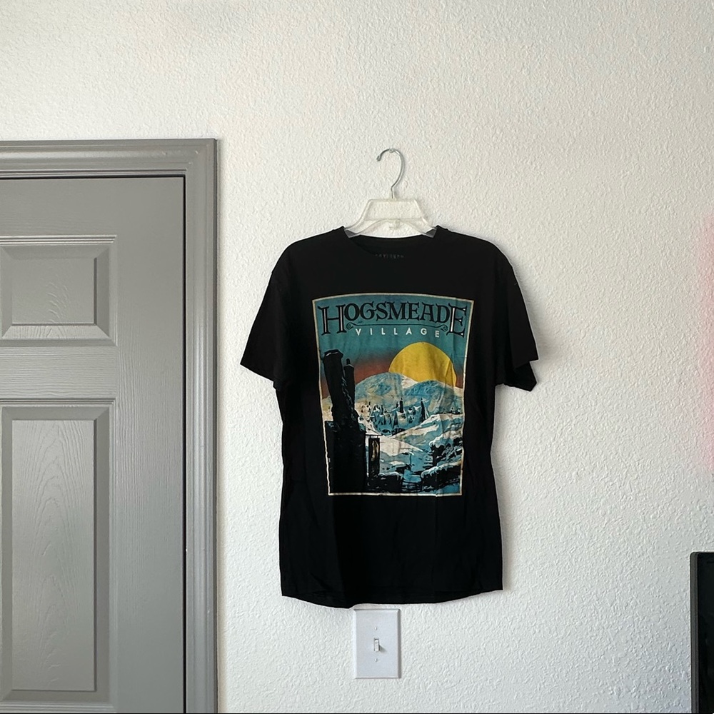Harry Potter Hogsmeade Village Graphic Tee - M